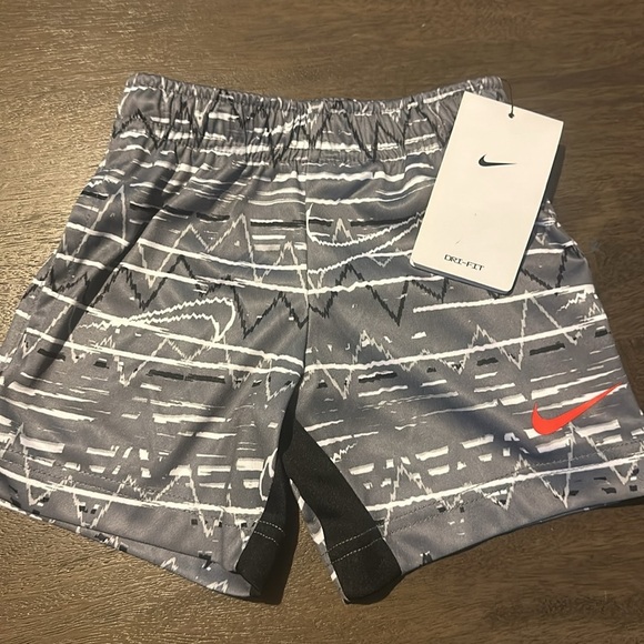NWT Nike Toddlers Boys Be Real AOP Shorts  Wolf Gray - Picture 5 of 10